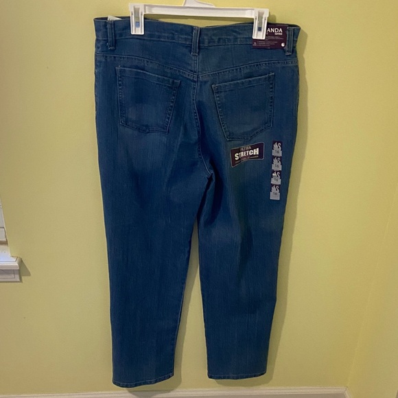 NWT Gloria Vanderbilt jeans - Picture 2 of 4